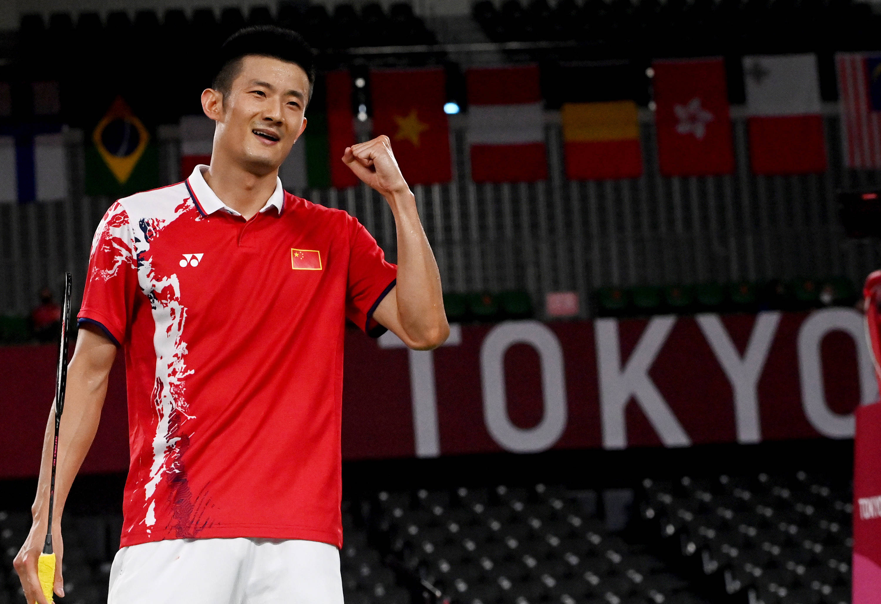 中国羽毛球队绝地反击泰国羽毛球队，谌龙爆发神勇