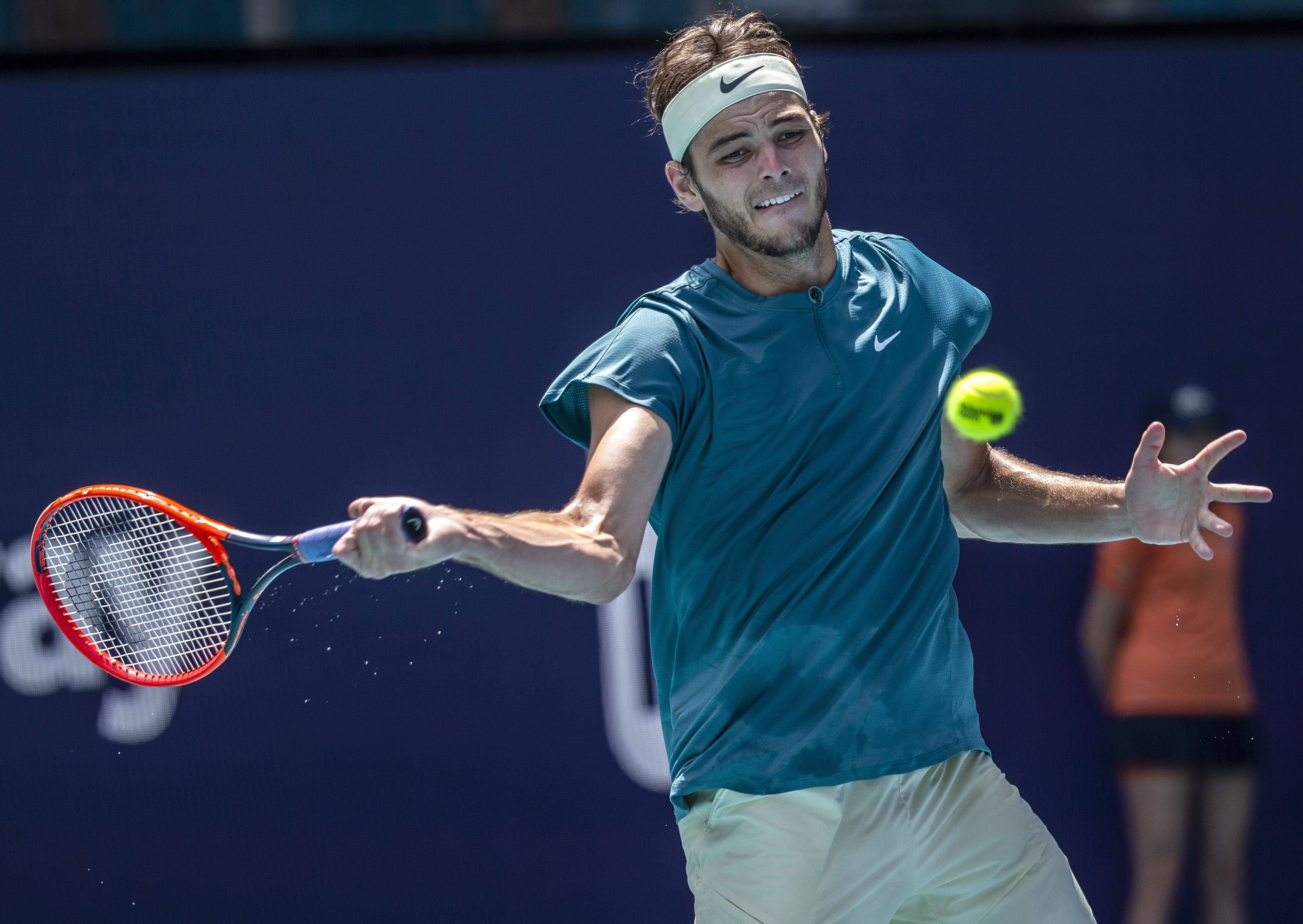 德国网球队鏖战澳大利亚网球队,德约科维奇绝境逆转 德国网球队鏖战澳大利亚网球队,德约科维奇绝境逆转