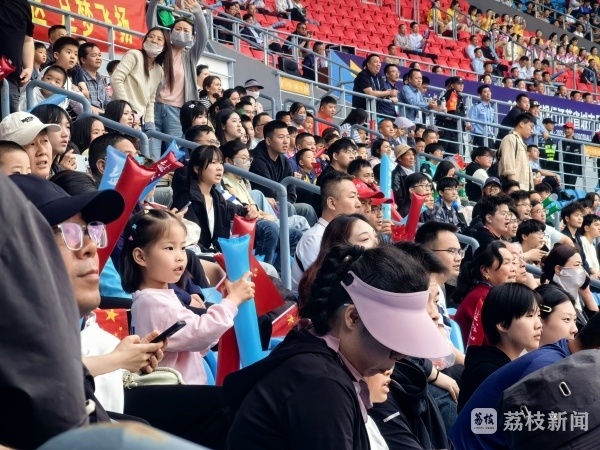 关于场面火爆!足球观众席沸腾不已的信息 关于场面火爆!足球观众席沸腾不已的信息