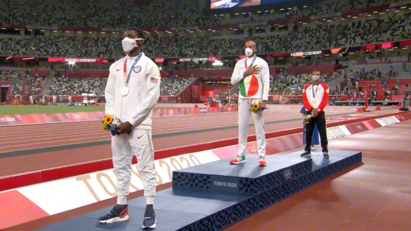 奥运会选手刷新世界纪录，震撼全场