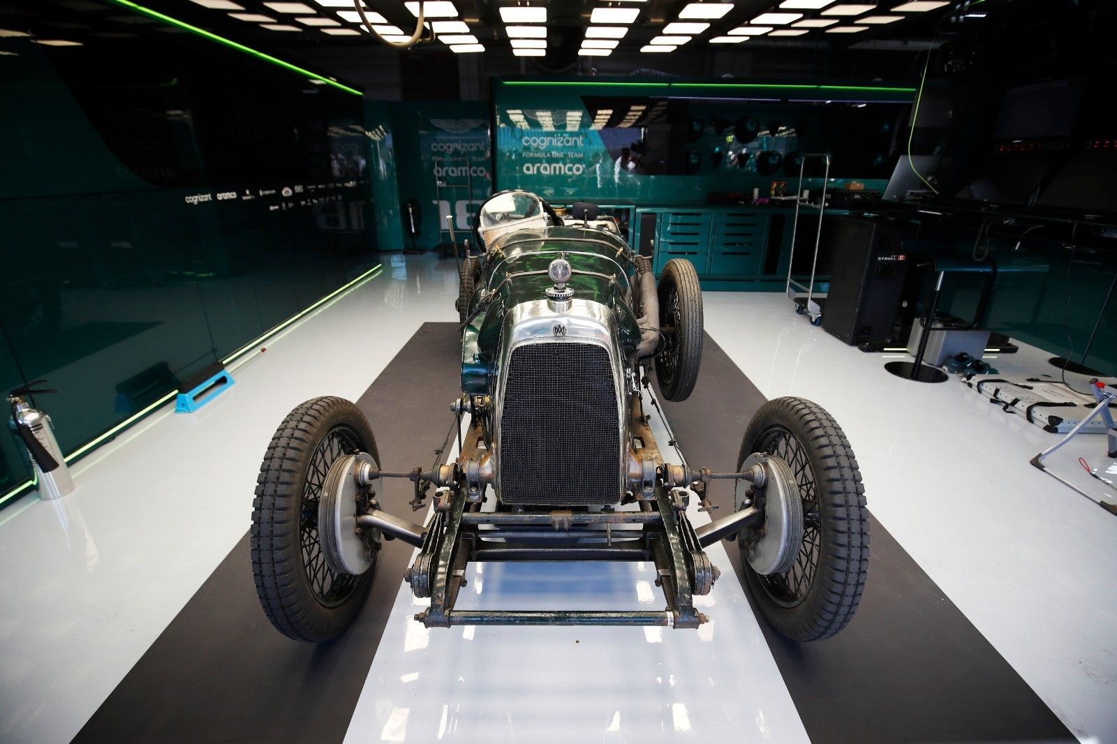 红牛二队力克阿斯顿马丁，拉塞尔状态火热