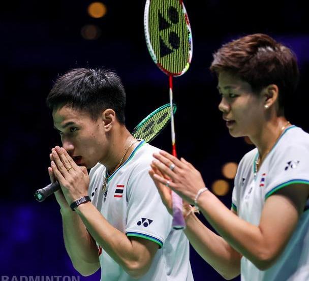 印尼队力克马来西亚队，黄鸭组合扛起全队