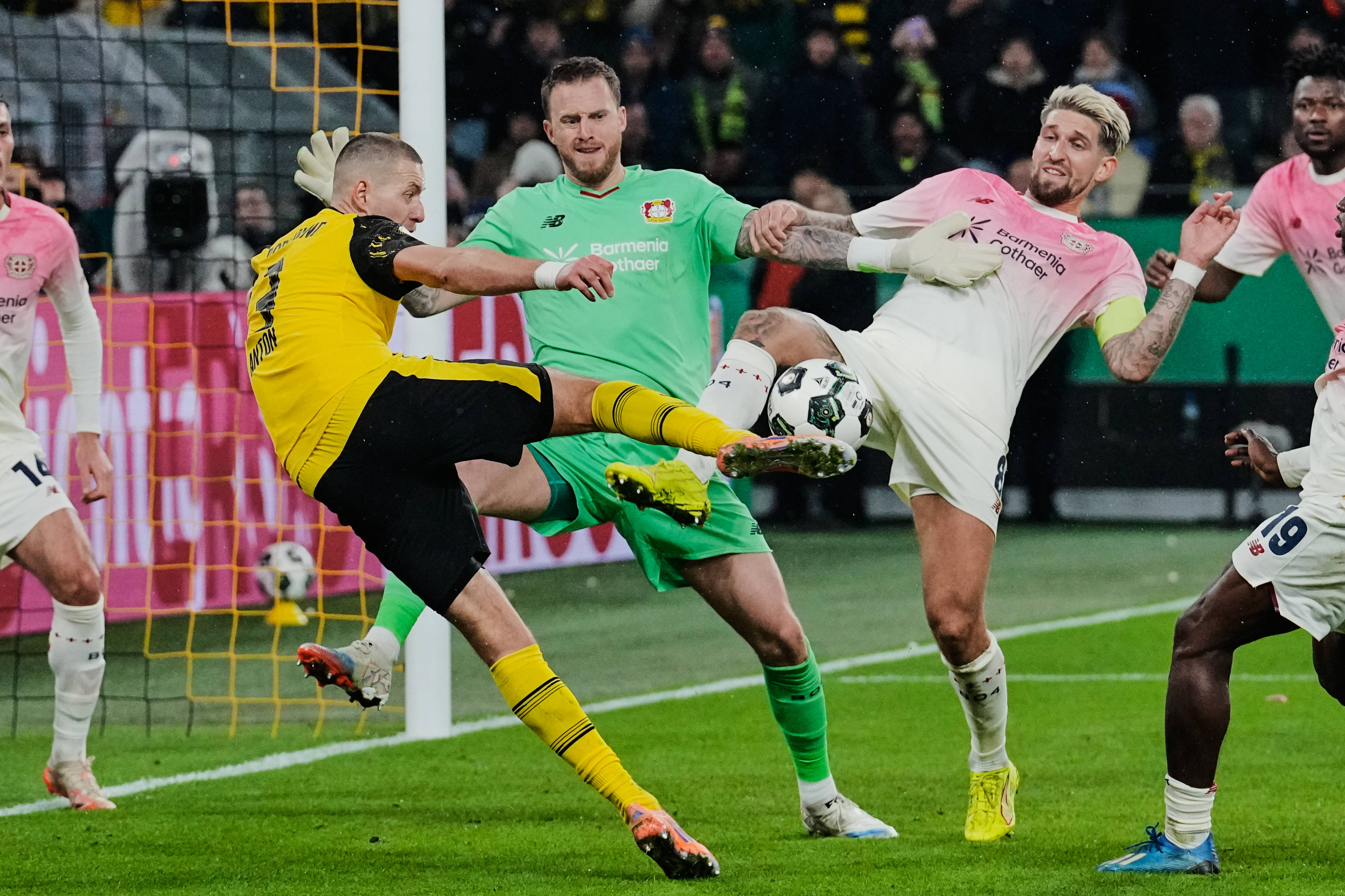 沃尔夫斯堡不敌多特蒙德，连胜美好未实现