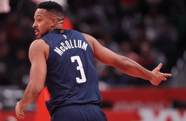 雄鹿力克猛龙，麦科勒姆扛起全队