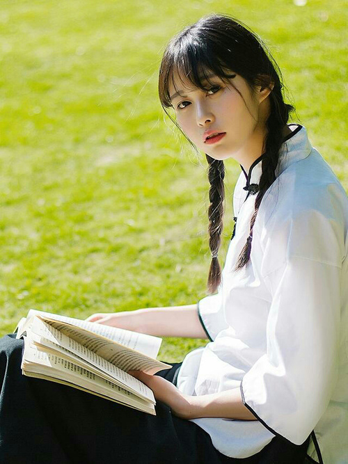 德布劳内主宰战局,塞维利亚与马赛的欧战巅峰对决