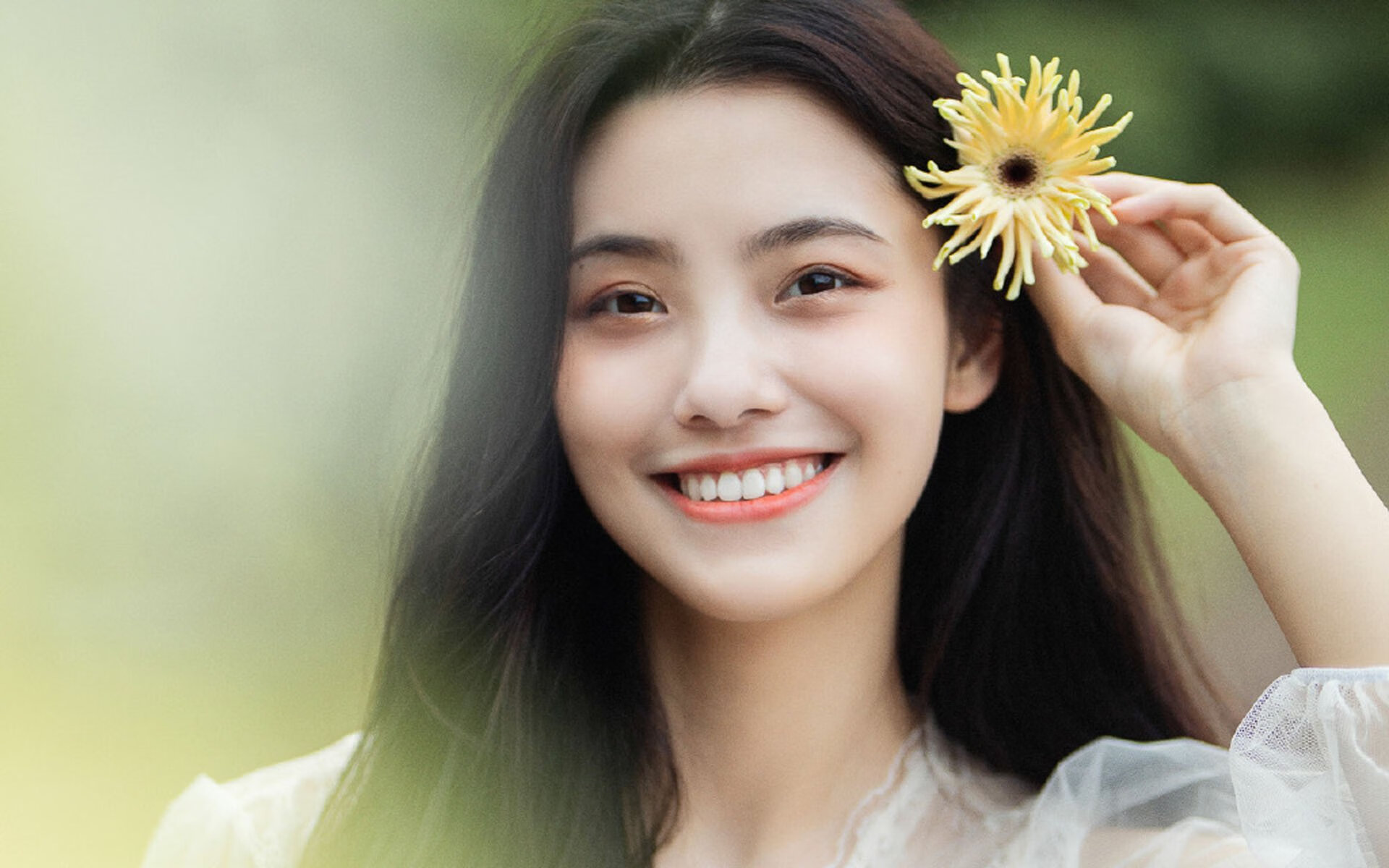 钢铁巨兽的狭路相逢，当公牛在街道带走鹈鹕