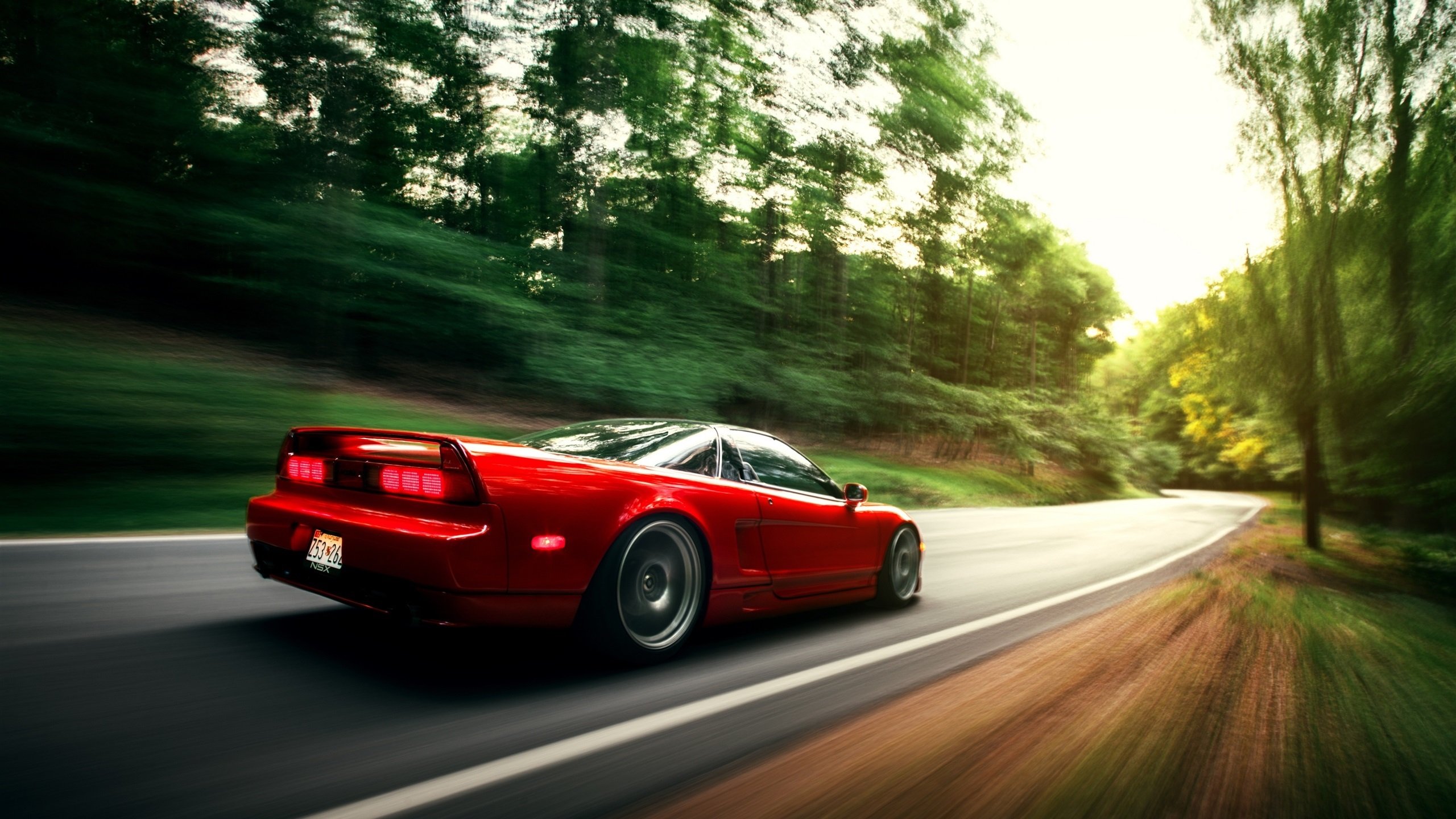 欧冠之夜，阿拉巴的孤岛防线与巴萨的钢铁突围—当阿尔及利亚铁血遇上诺坎普魔法